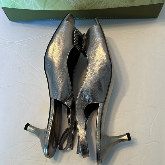 Free matching clutch! J. Renee silver metallic pumps. Size 9M - Picture 6 of 11